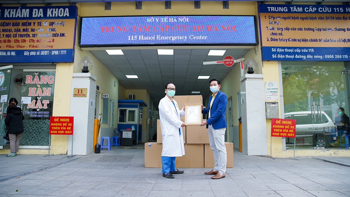 300 bộ đồ bảo hộ cấp 3 tặng trung tâm cấp cứu 115