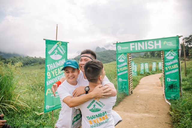 Cảnh đẹp trên đường chạy giữa núi rừng Pù Luông