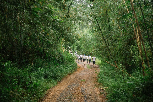 Cảnh đẹp trên đường chạy giữa núi rừng Pù Luông