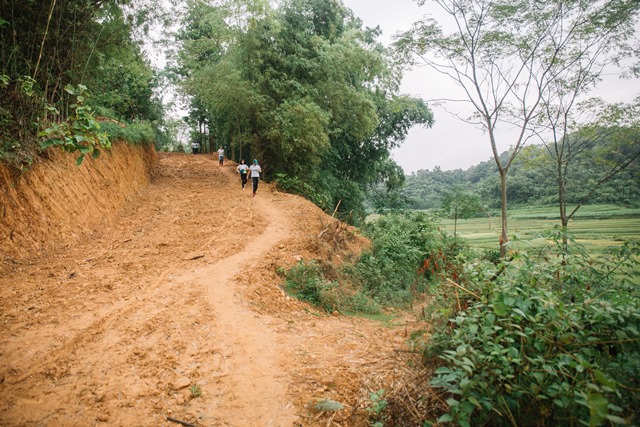 Cảnh đẹp trên đường chạy giữa núi rừng Pù Luông
