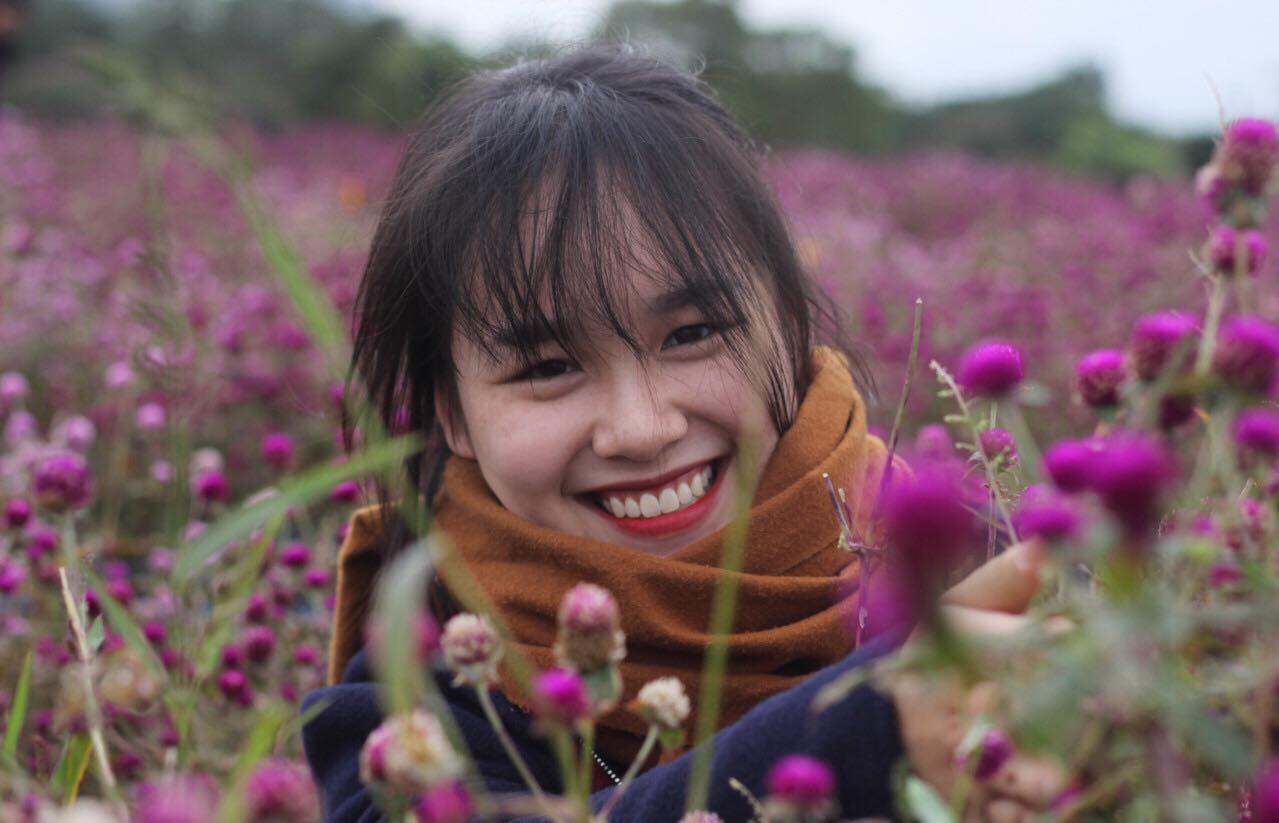 Cô gái chăm sóc khách hàng đam mê nhiếp ảnh