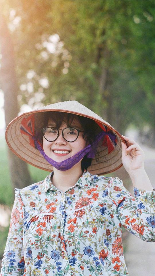 Cô gái chăm sóc khách hàng đam mê nhiếp ảnh