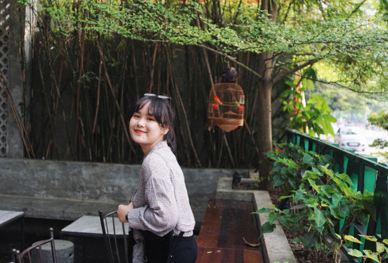 Cô gái chăm sóc khách hàng đam mê nhiếp ảnh