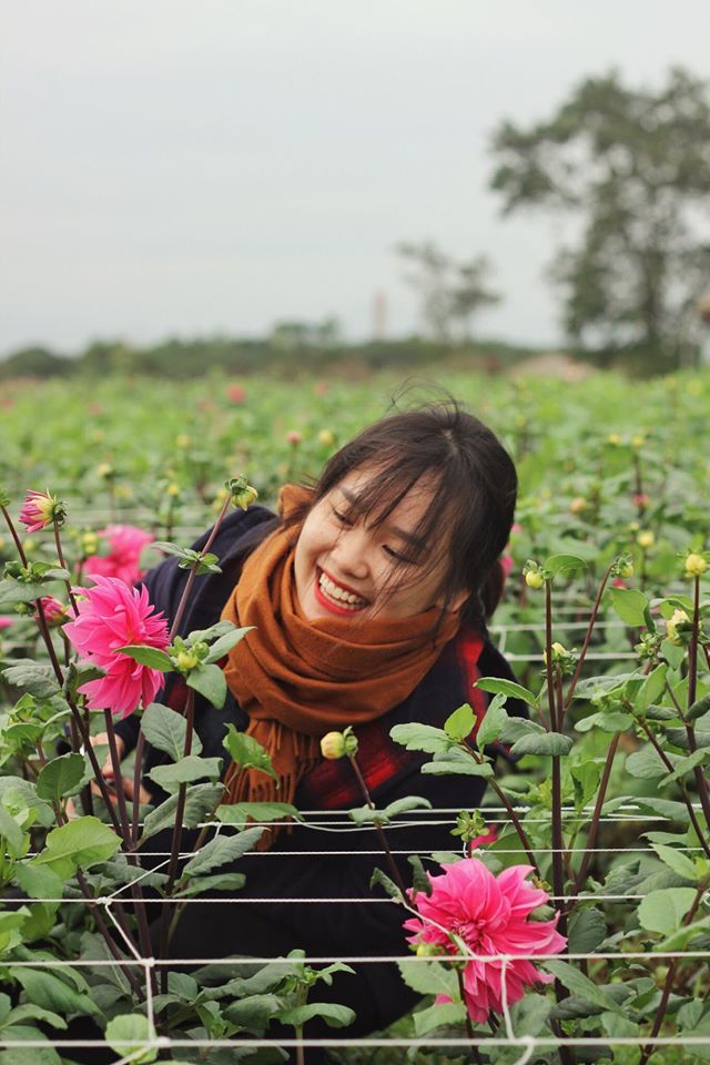 Cô gái chăm sóc khách hàng đam mê nhiếp ảnh