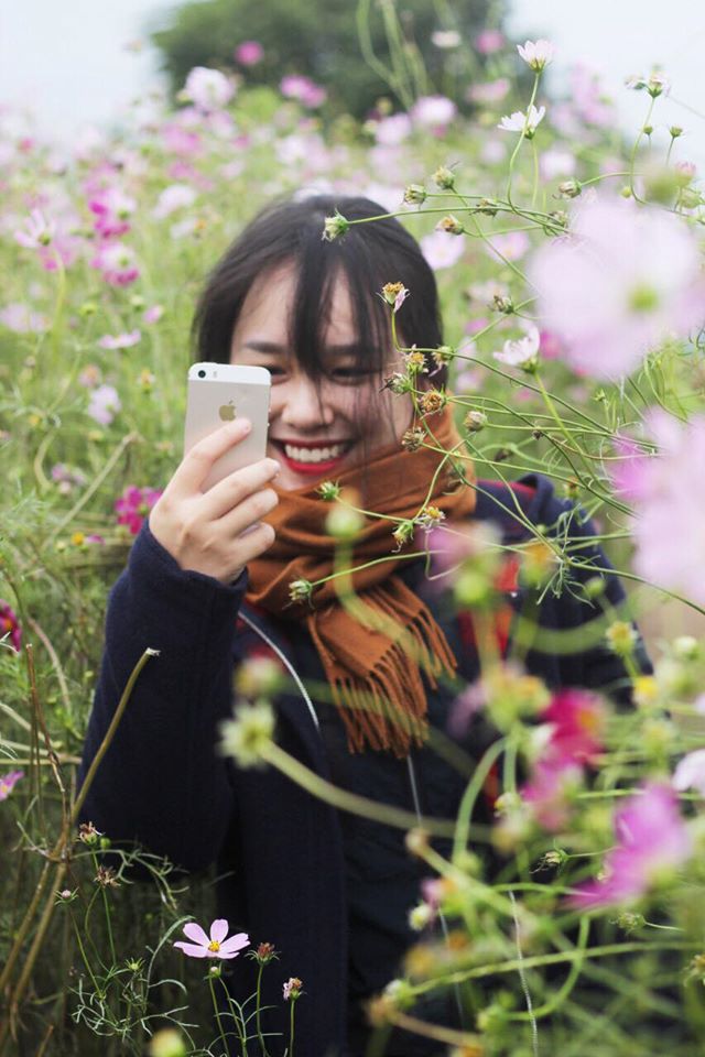 Cô gái chăm sóc khách hàng đam mê nhiếp ảnh