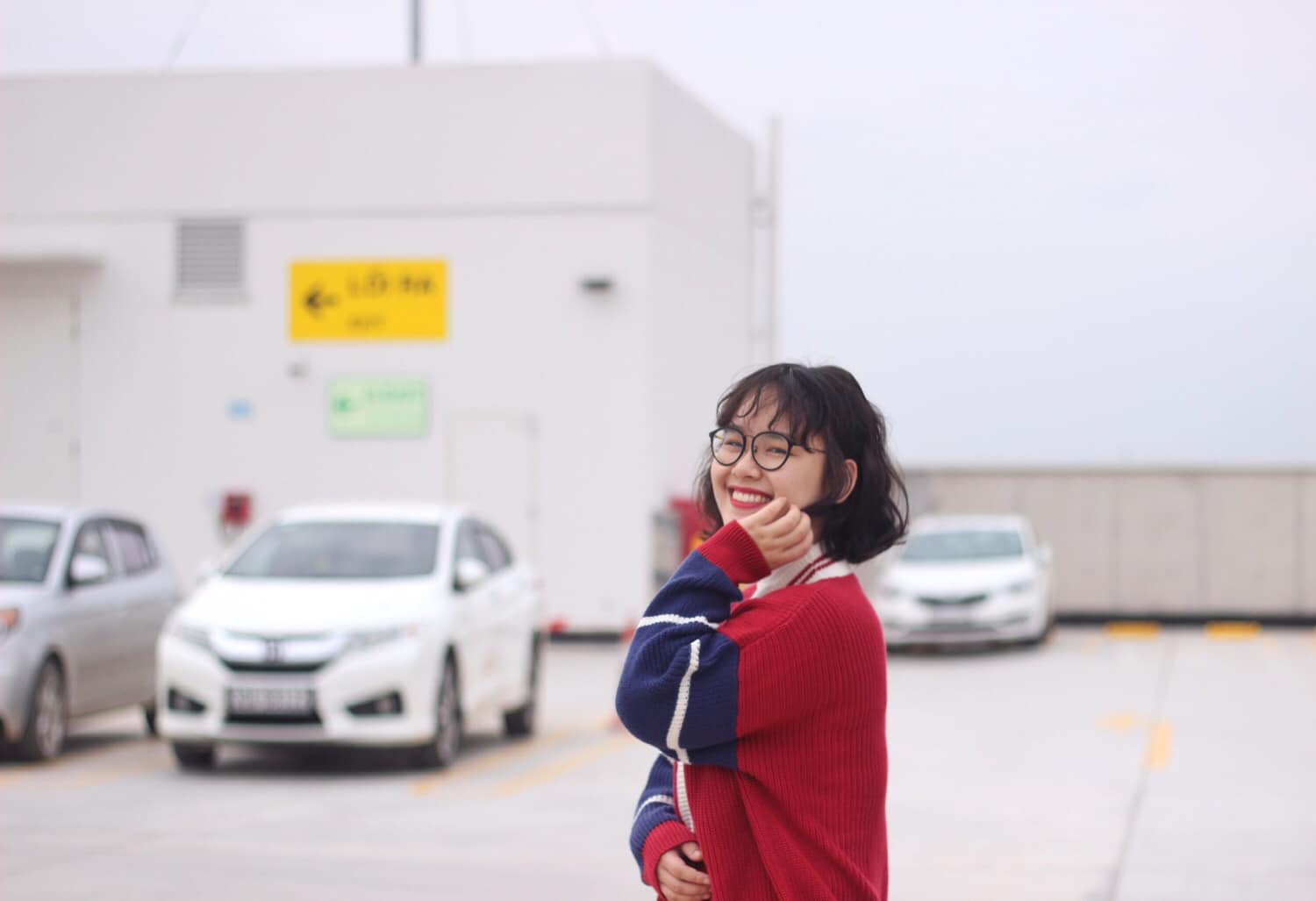 Cô gái chăm sóc khách hàng đam mê nhiếp ảnh