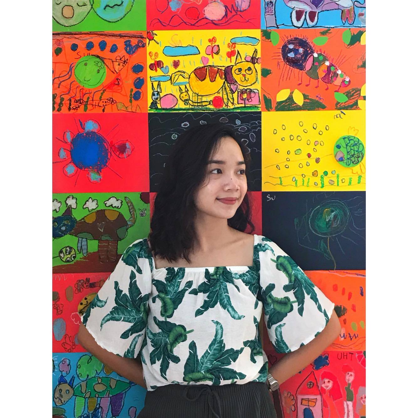 Cô gái chăm sóc khách hàng và nghề tay trái “gõ đầu trẻ”