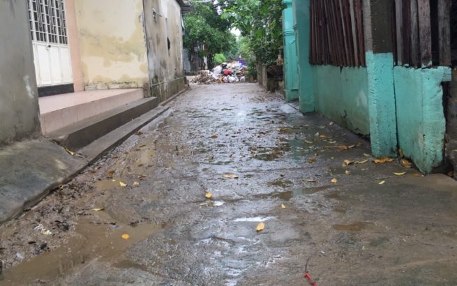 Kẻ oằn mình, người trông ngóng trong lũ lụt ở Huế