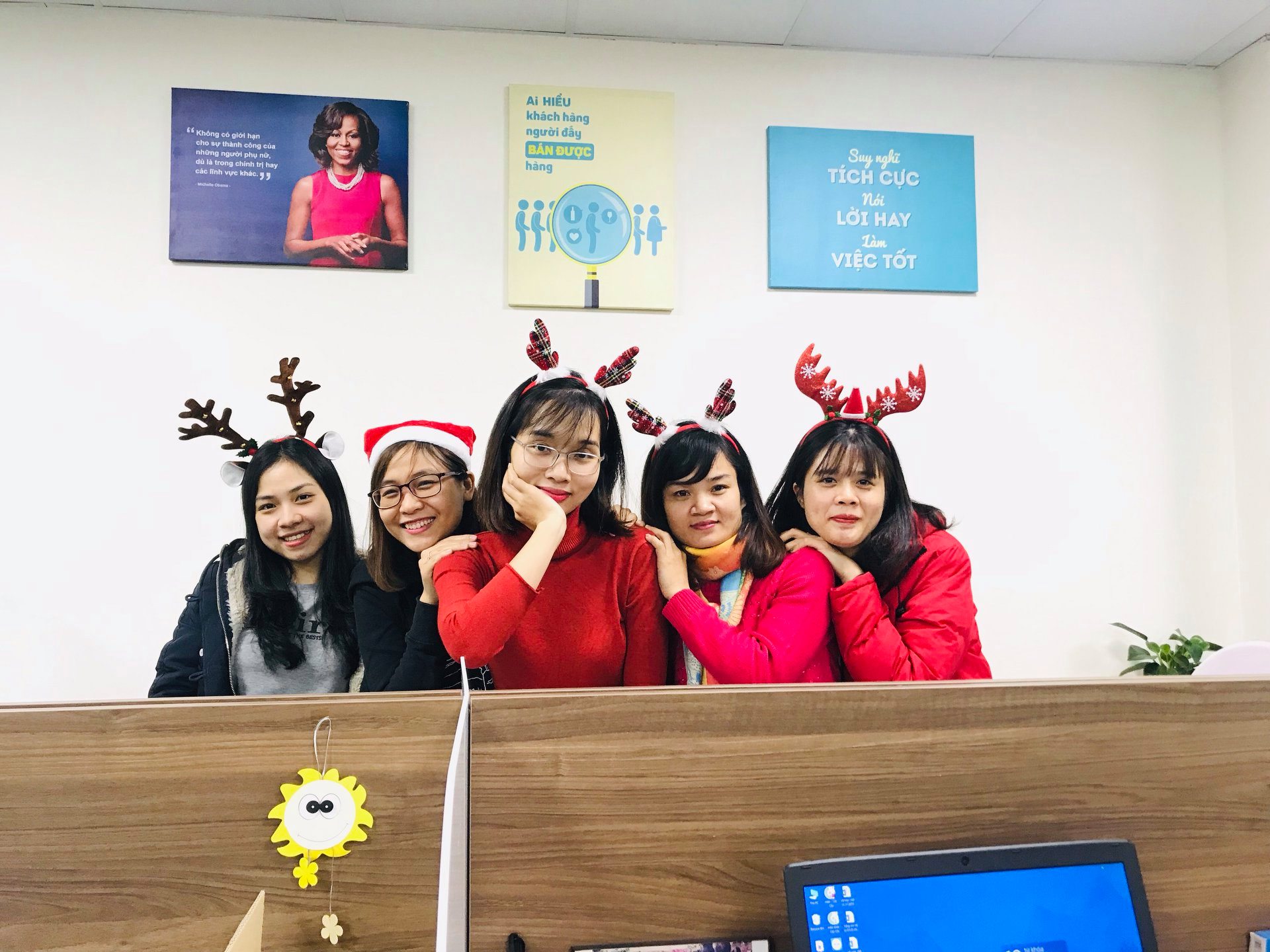 HĐQT Thái Minh hóa thân thành ông già Noel  cô tuần lộc