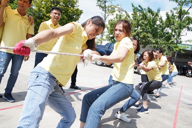 Sinh nhật 1 tuổi đầy ắp tiếng cười của Thái Minh Hi-tech