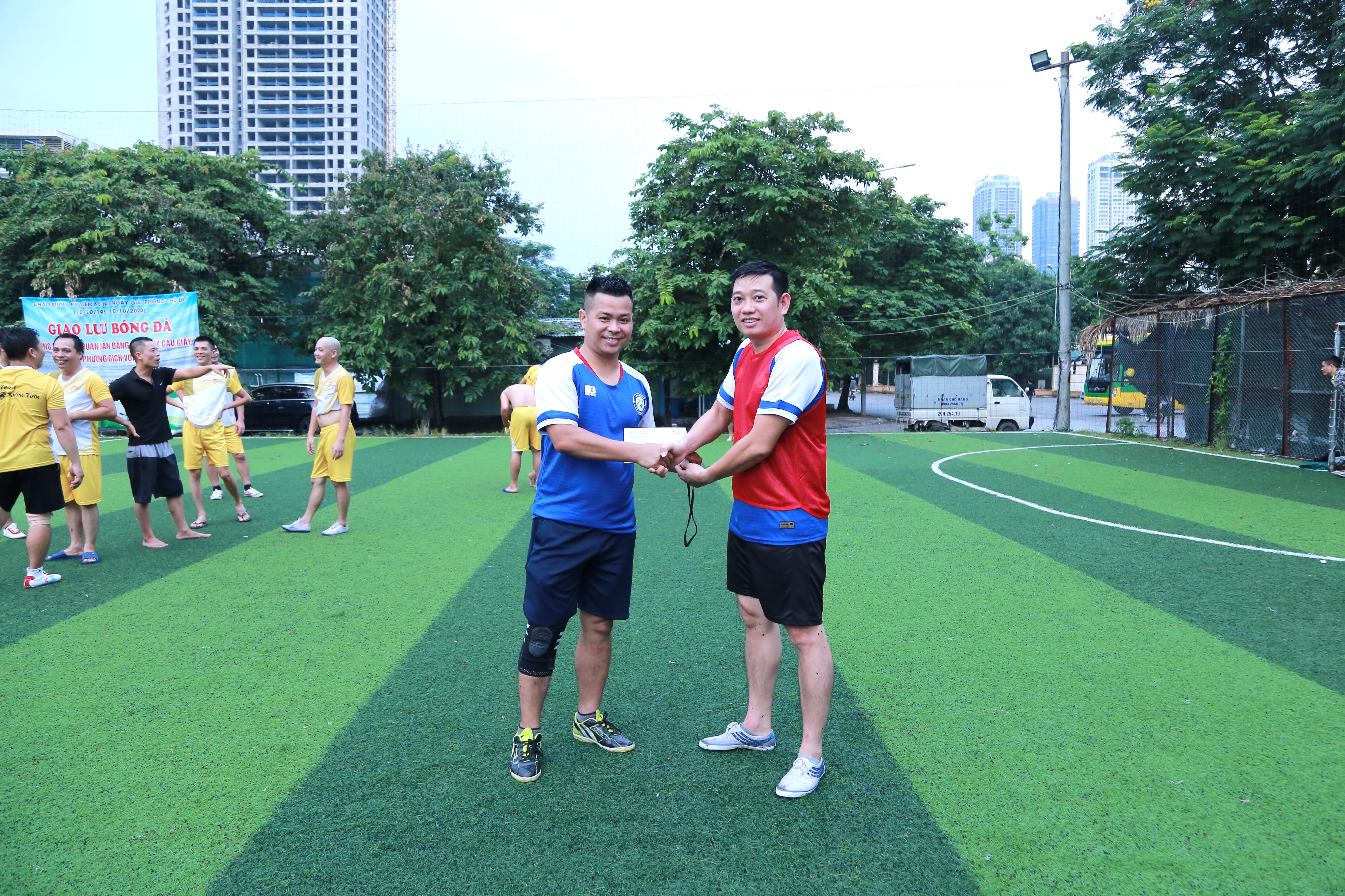 Sôi động giải bóng đá tứ hùng FC Thái Minh 2020  diễn ra trong  mưa