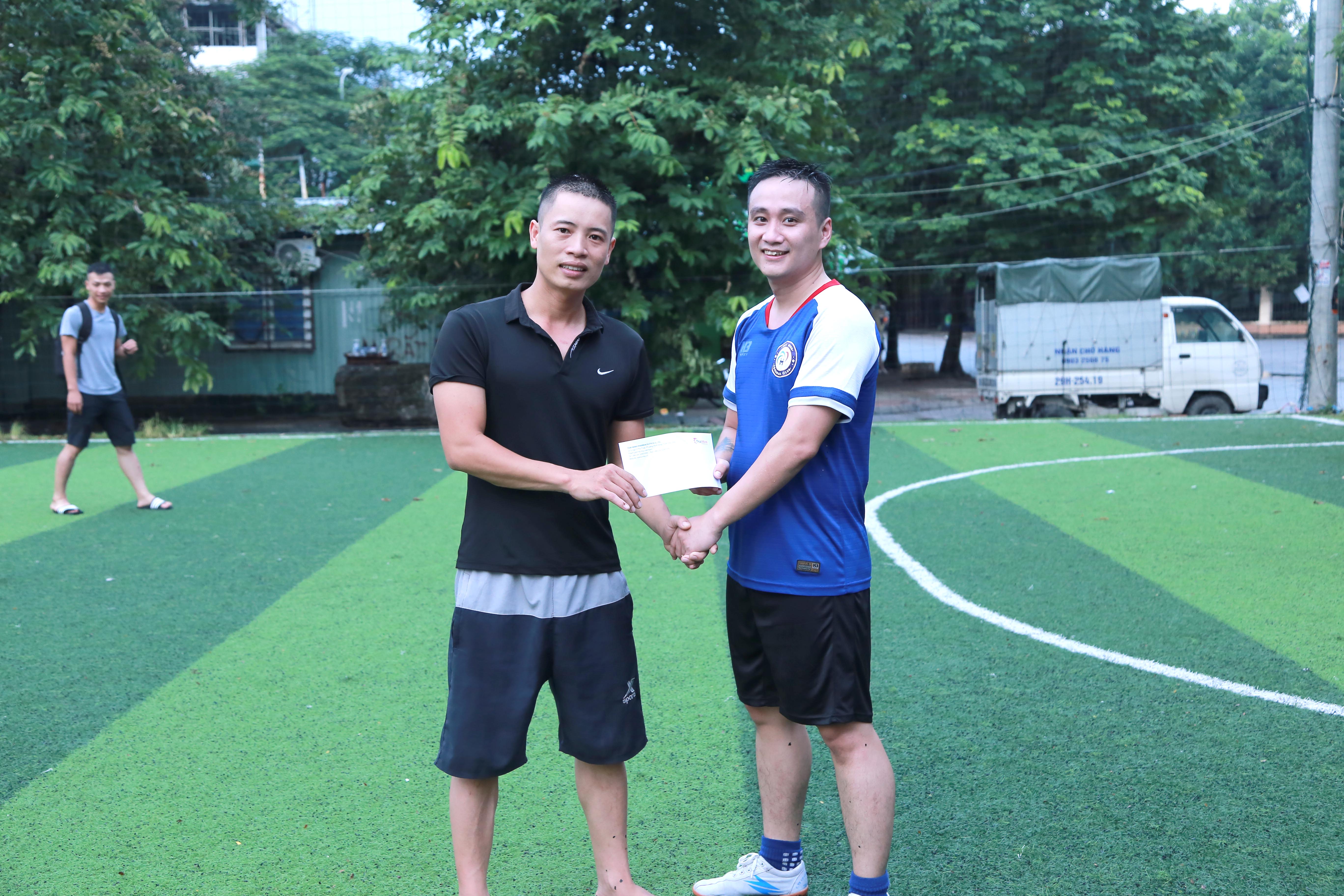 Sôi động giải bóng đá tứ hùng FC Thái Minh 2020  diễn ra trong  mưa