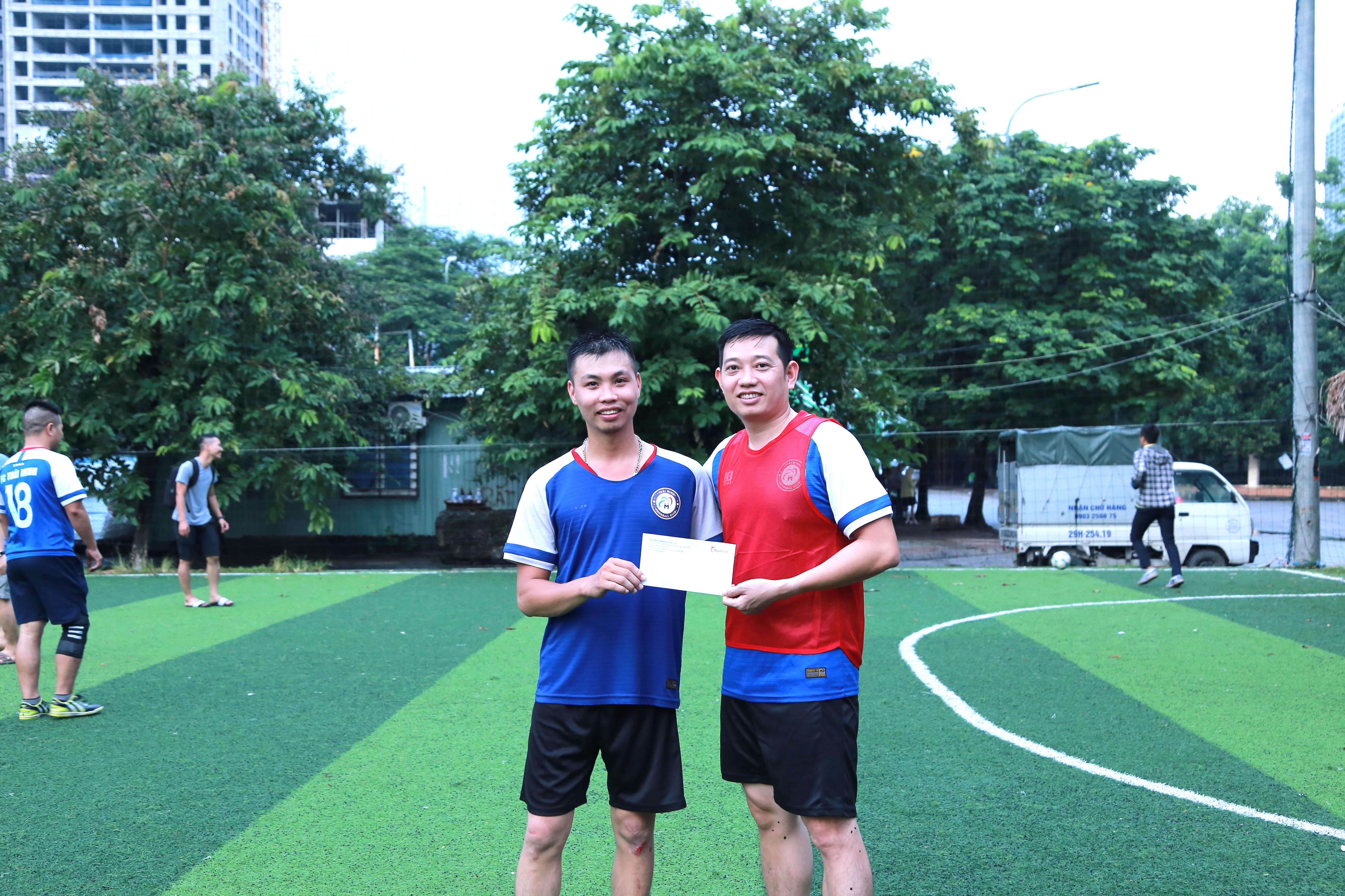 Sôi động giải bóng đá tứ hùng FC Thái Minh 2020  diễn ra trong  mưa