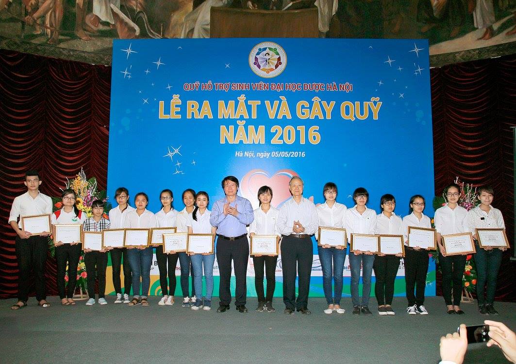 Thái Minh chung tay thắp lên ngọn lửa cho sinh viên nghèo