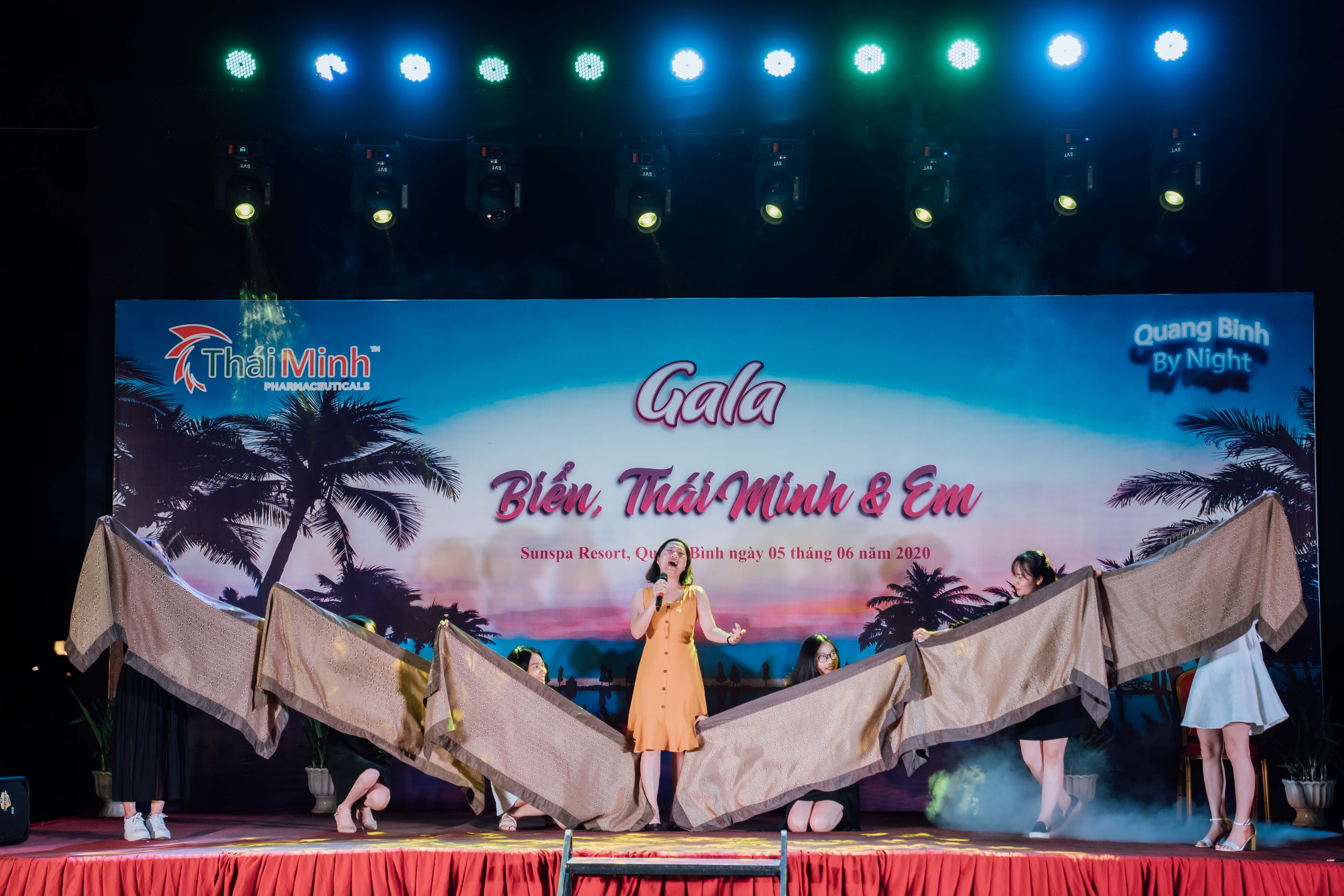 Trai xinh, gái đẹp Thái Minh cùng nhau bùng nổ tại Sun Spa Resort Quảng Bình