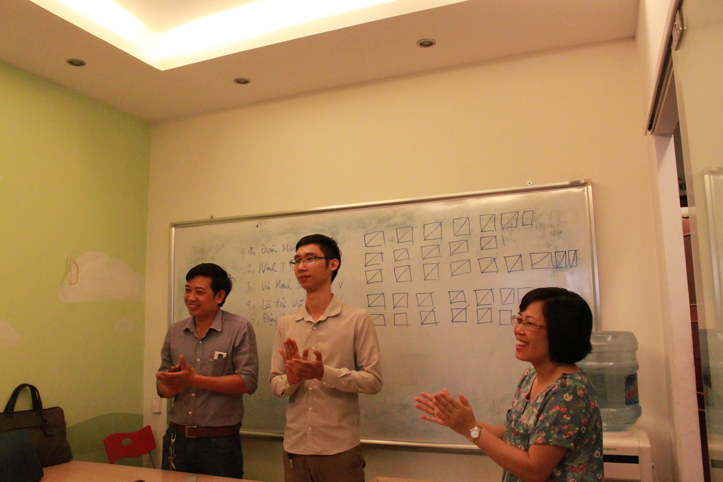 Tưng bừng buổi họp giao ban tháng 5/2016