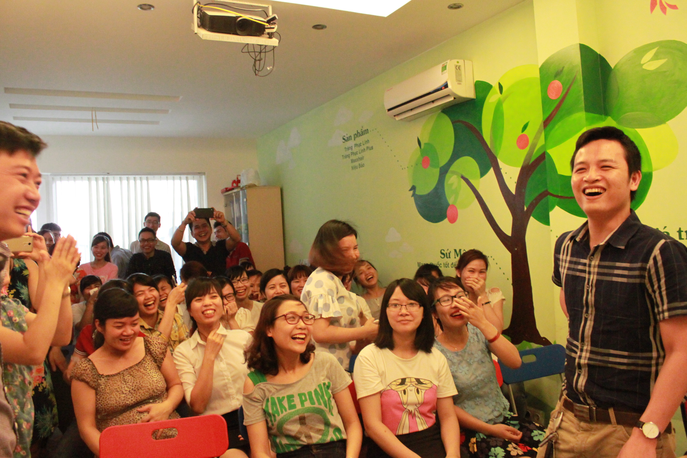 Tưng bừng buổi họp giao ban tháng 5/2016